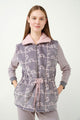 21480 8357 VAMP ΓΥΝ. ΖΑΚΕΤΑ  100% ΠΟΛΥΕΣΤΕΡ χρώμα:GRAY THUNDER  Fleece Γιλέκο με Σκύλο-Παζλ Μοτίβο